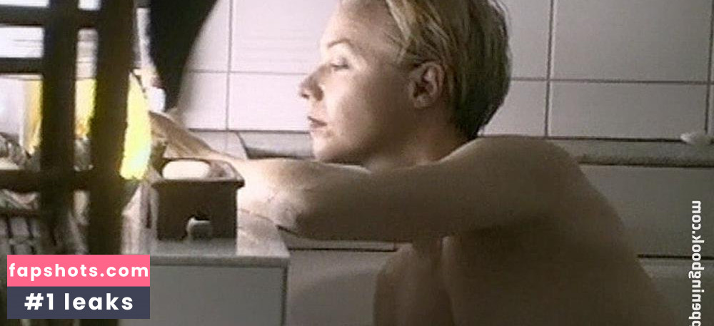 Belinda McClory Nude Leaks OnlyFans Photos #22 - LeakJerk