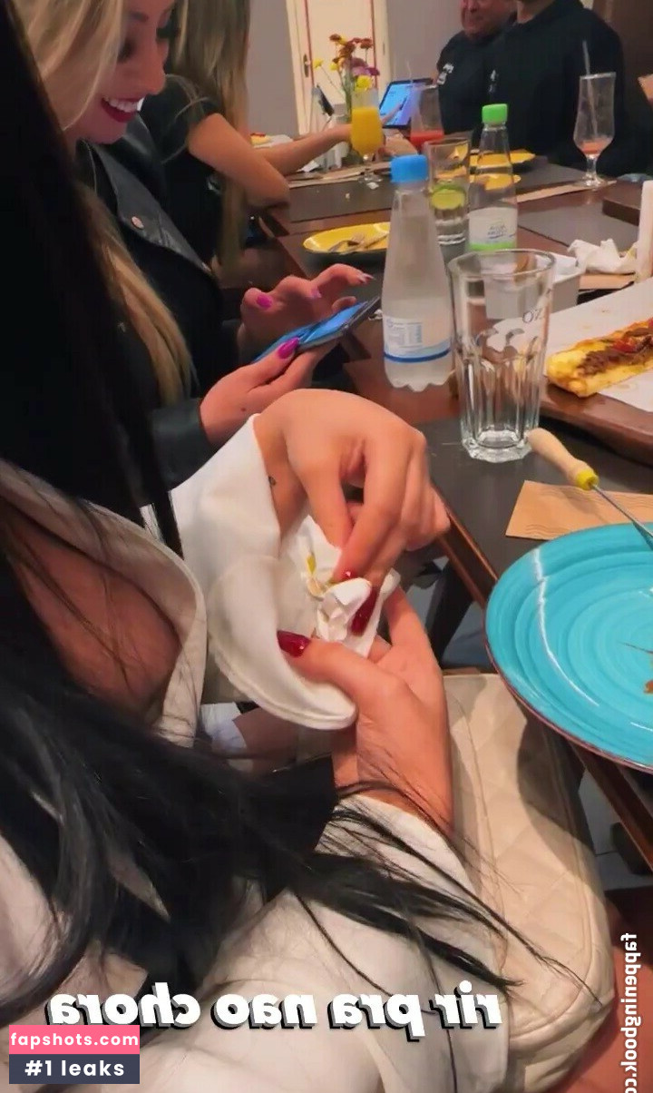 Bella Angel Dezoitou gallery photo #27