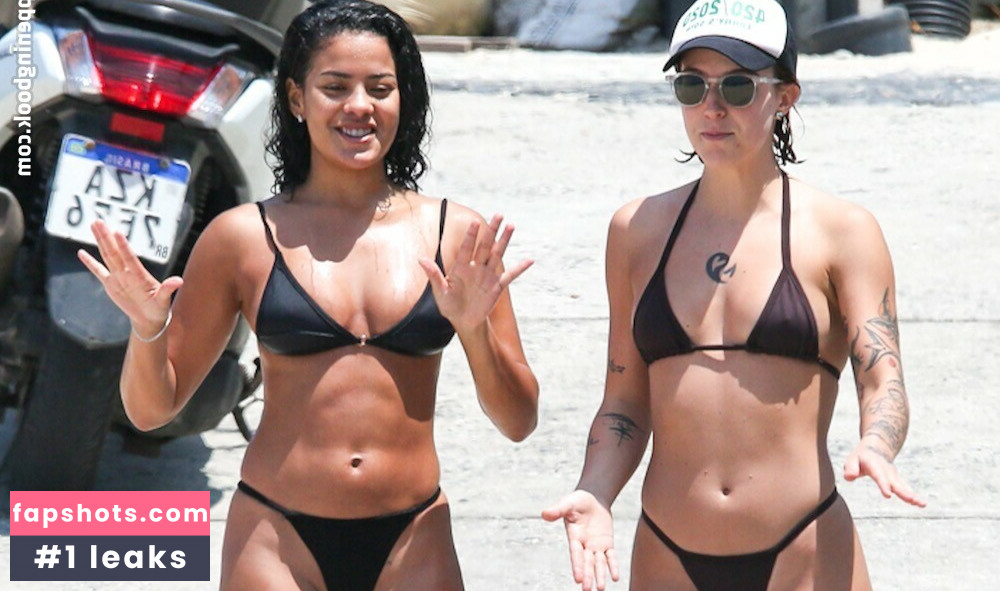 Bella Campos gallery photo #16