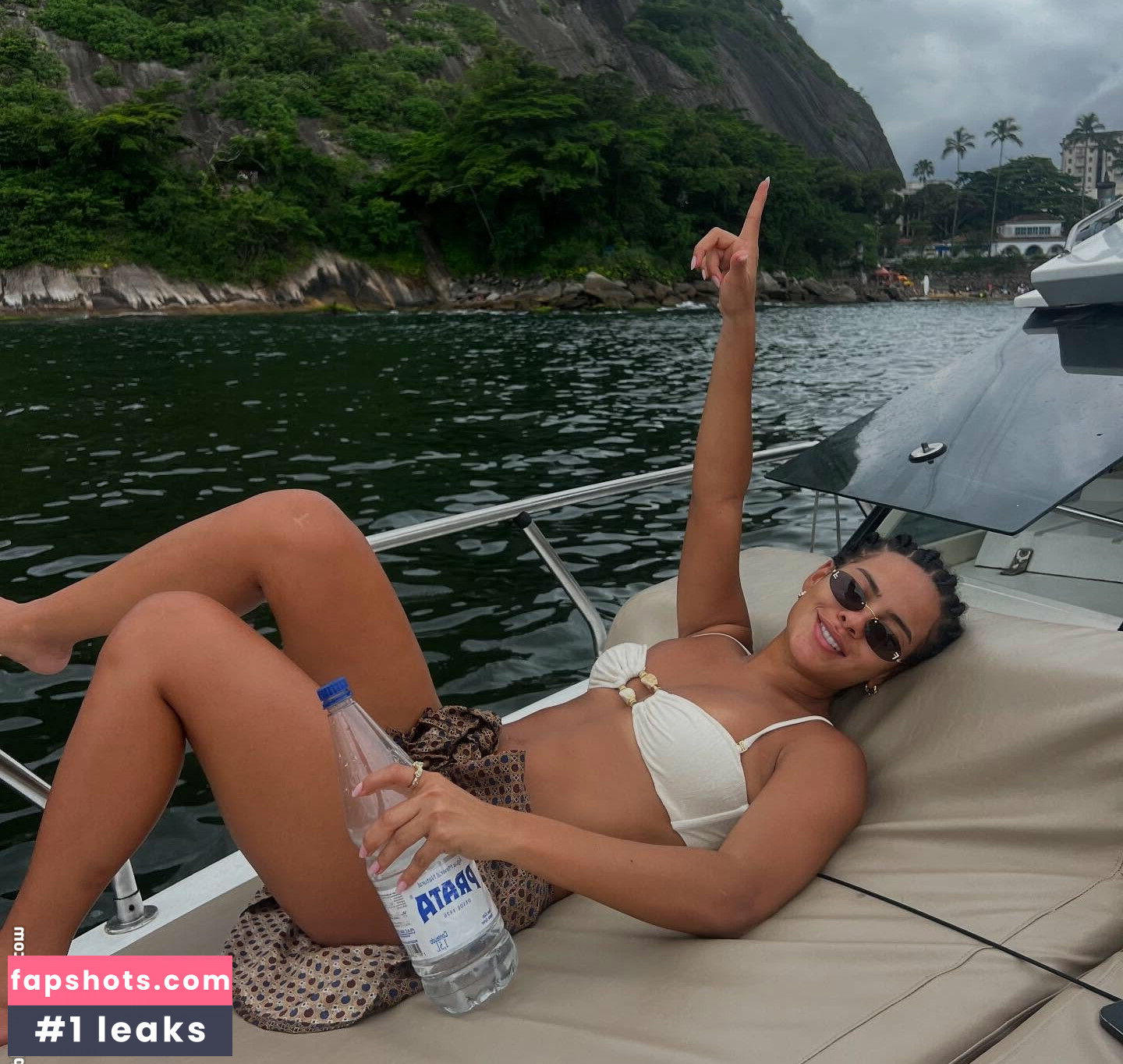 Bella Campos gallery photo #40