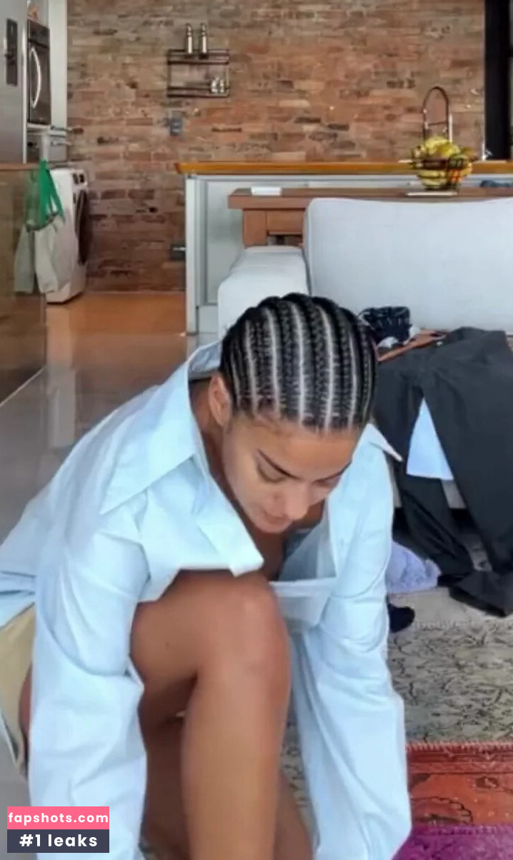 Bella Campos gallery photo #6