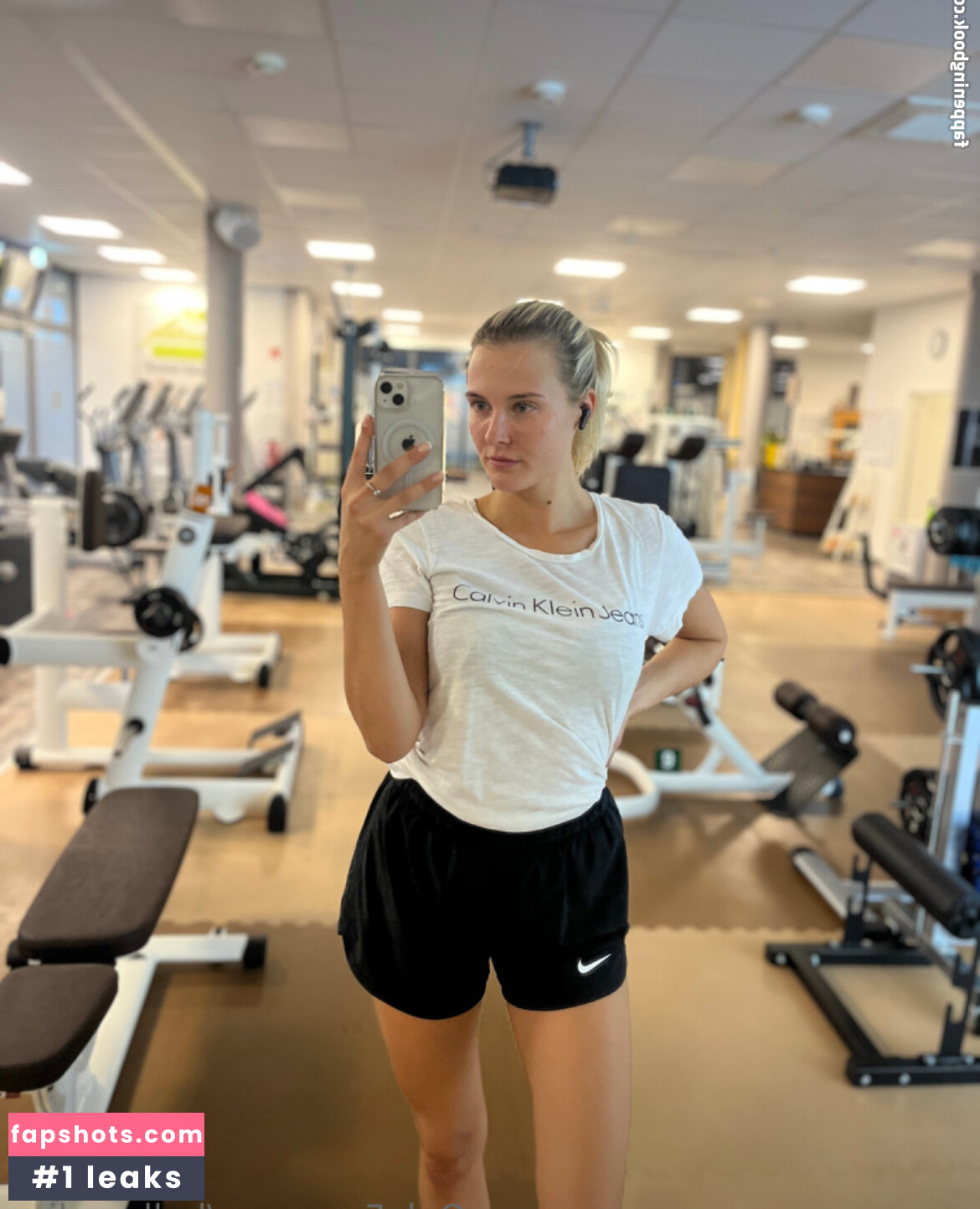 Bella Celine nude babe gallery