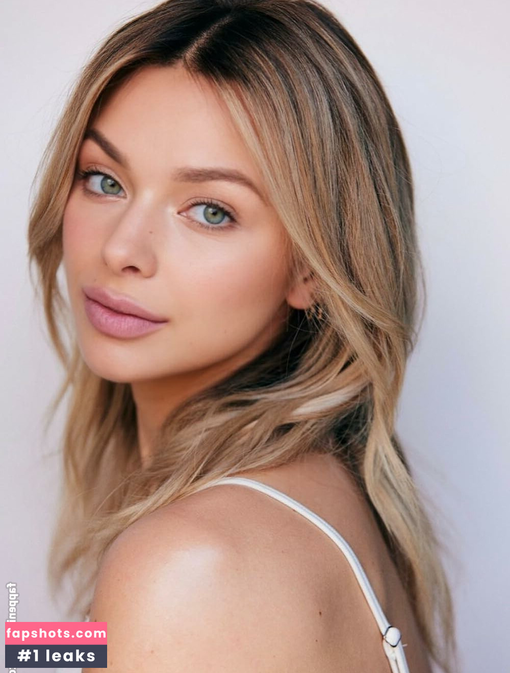 Bella Chadwick gallery photo #12