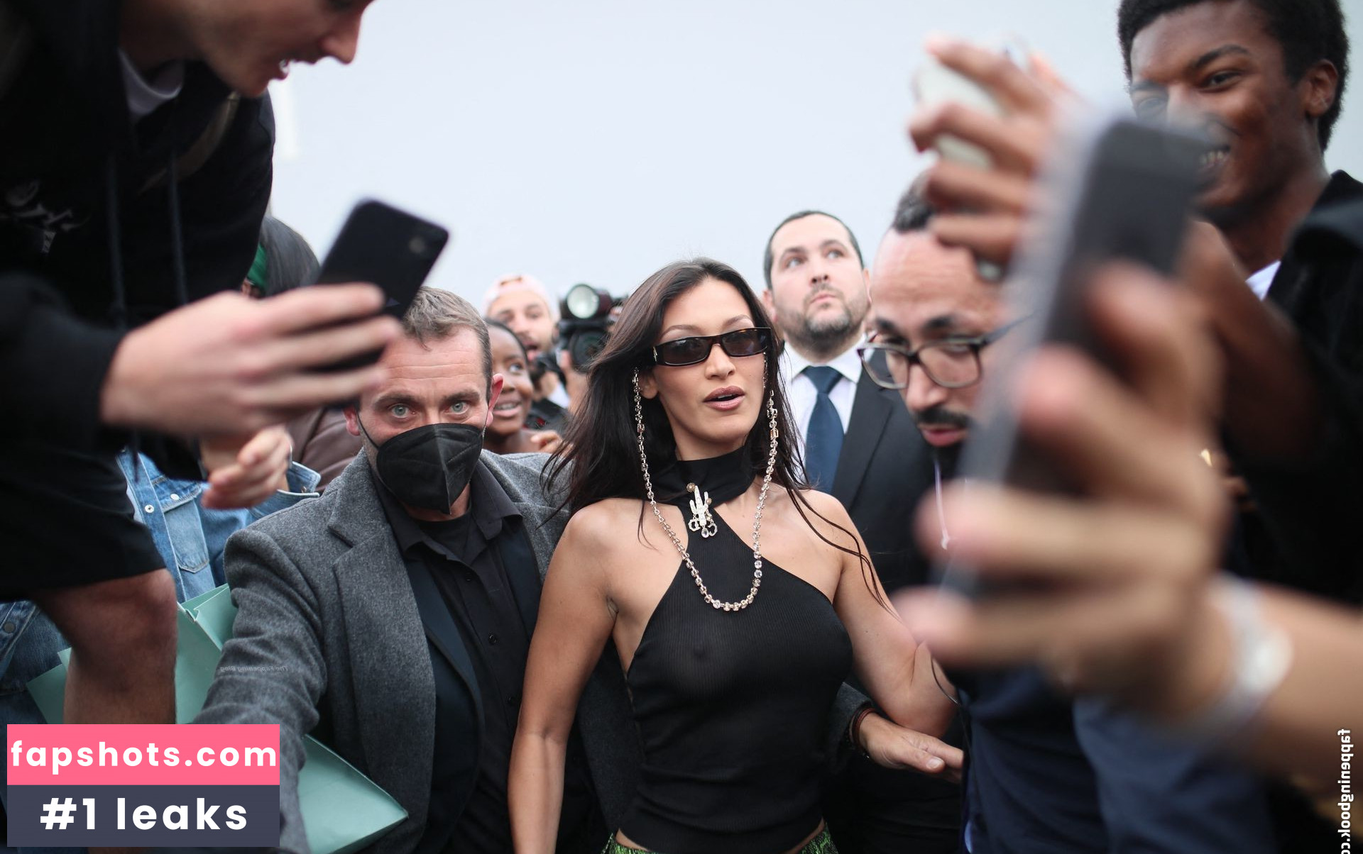 Bella Hadid gallery photo #1012