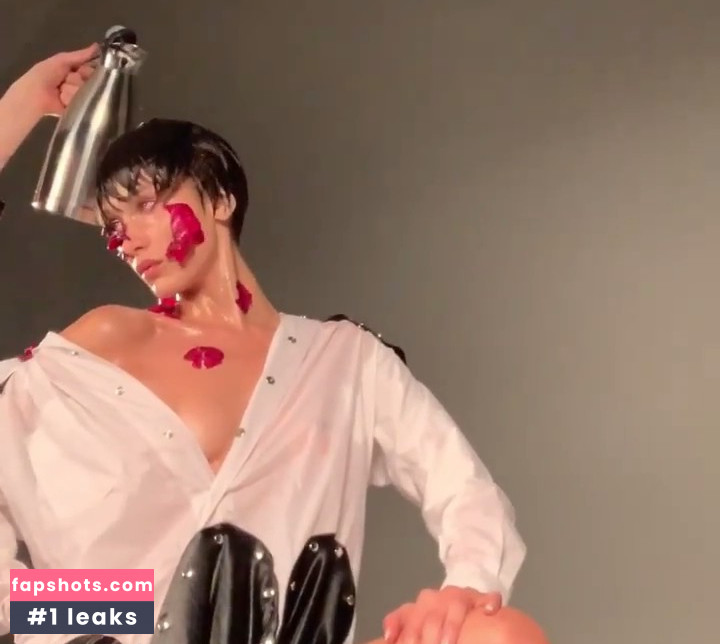 Bella Hadid gallery photo #1570
