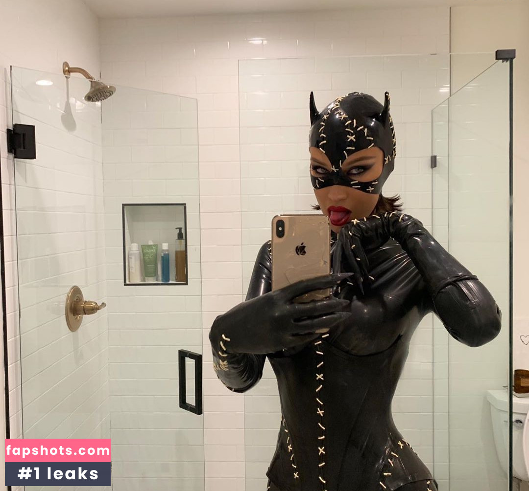 Bella Hadid gallery photo #1584