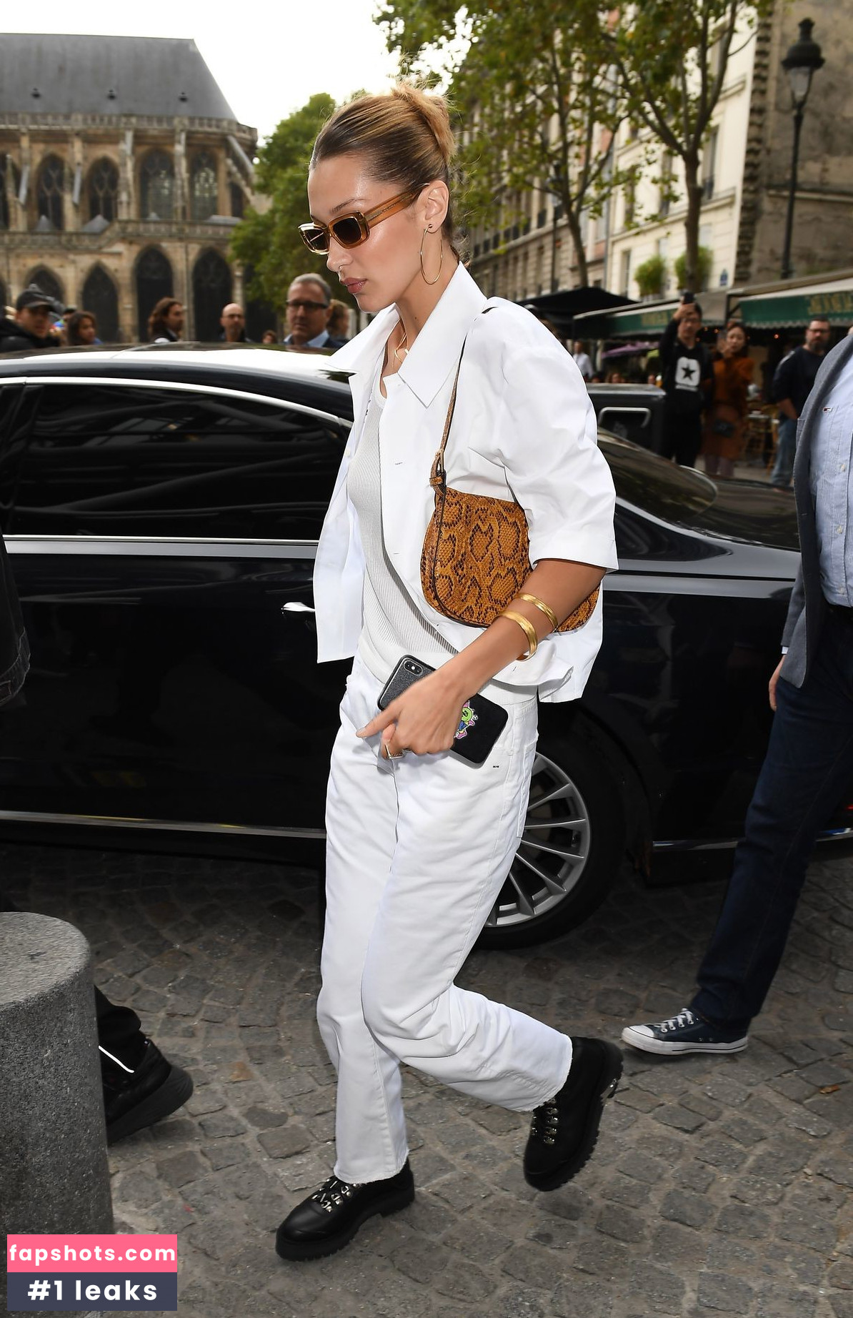 Bella Hadid gallery photo #1637