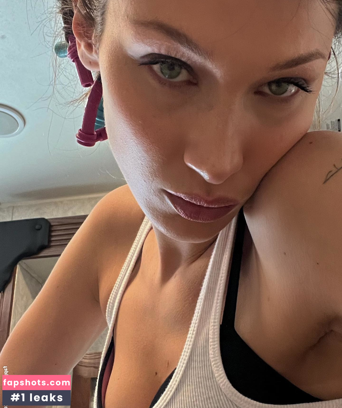 Bella Hadid gallery photo #609