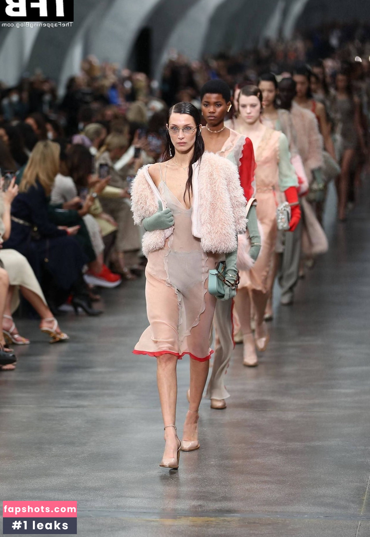 Bella Hadid gallery photo #660