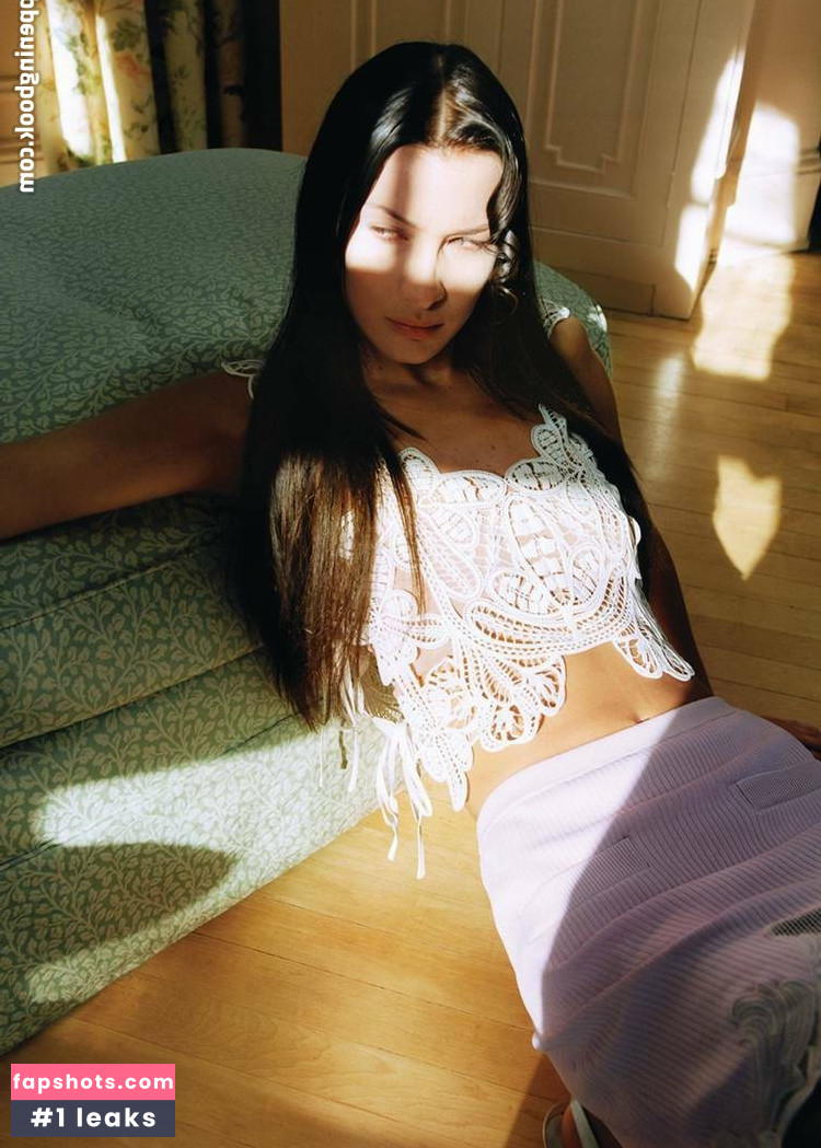 Bella Hadid gallery photo #678