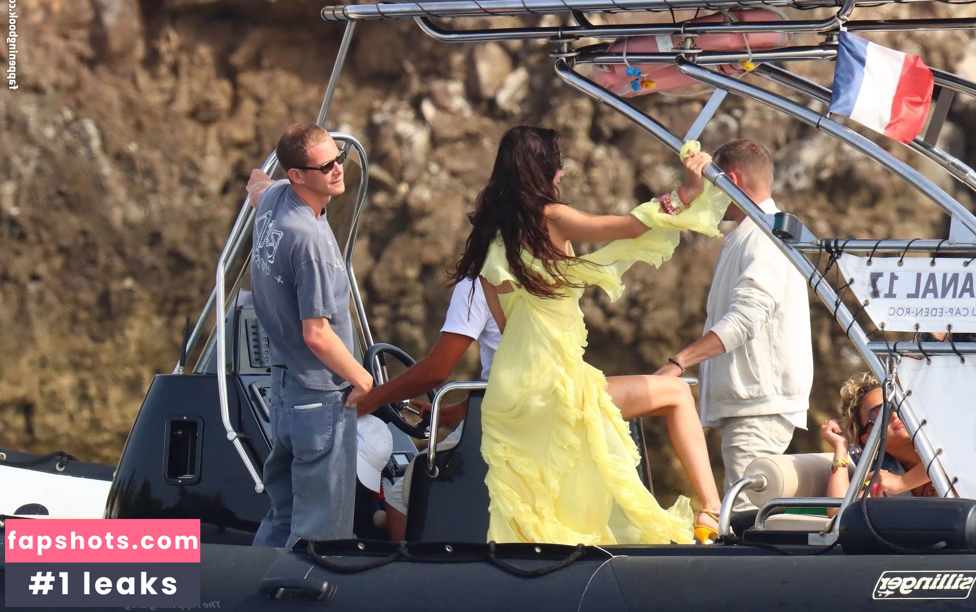 Bella Hadid gallery photo #842