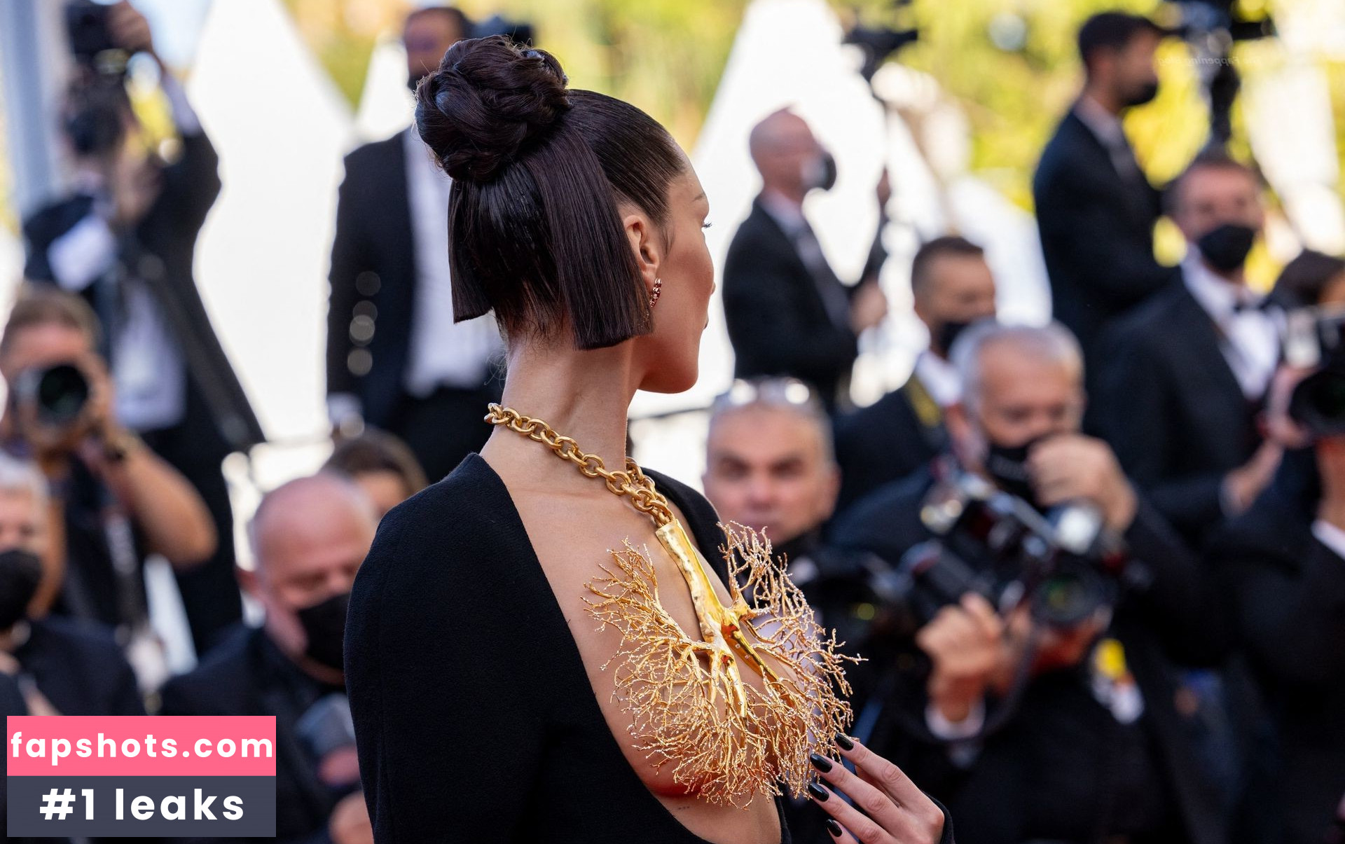 Bella Hadid gallery photo #879