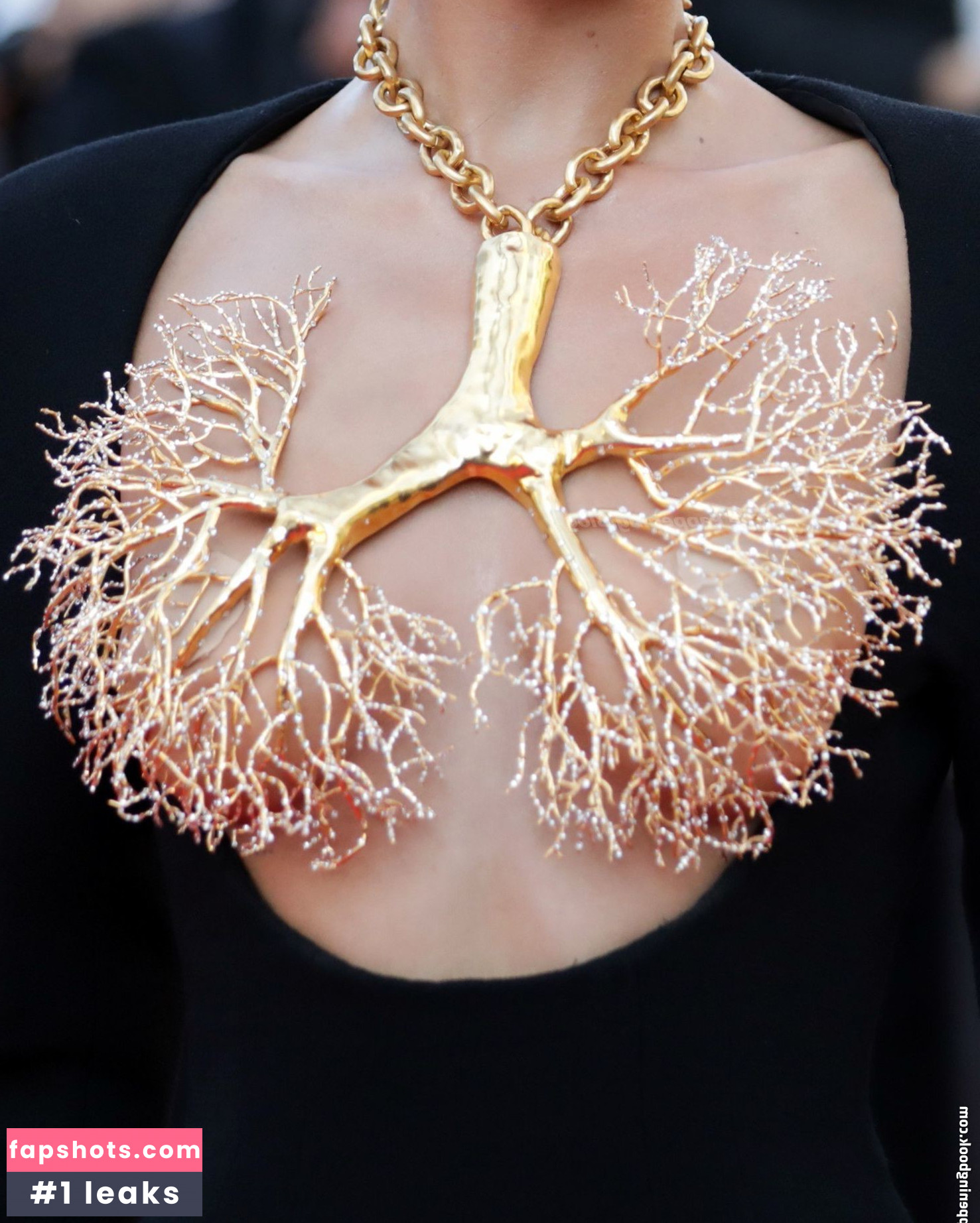 Bella Hadid gallery photo #886