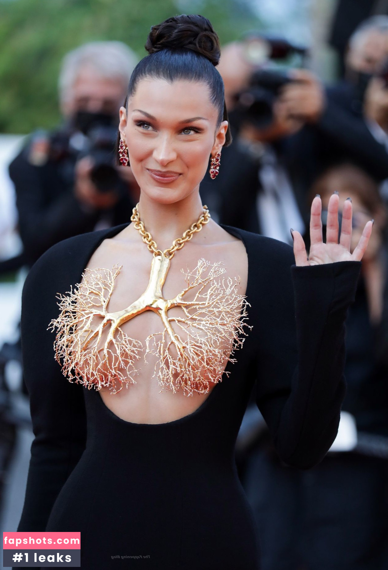 Bella Hadid gallery photo #890