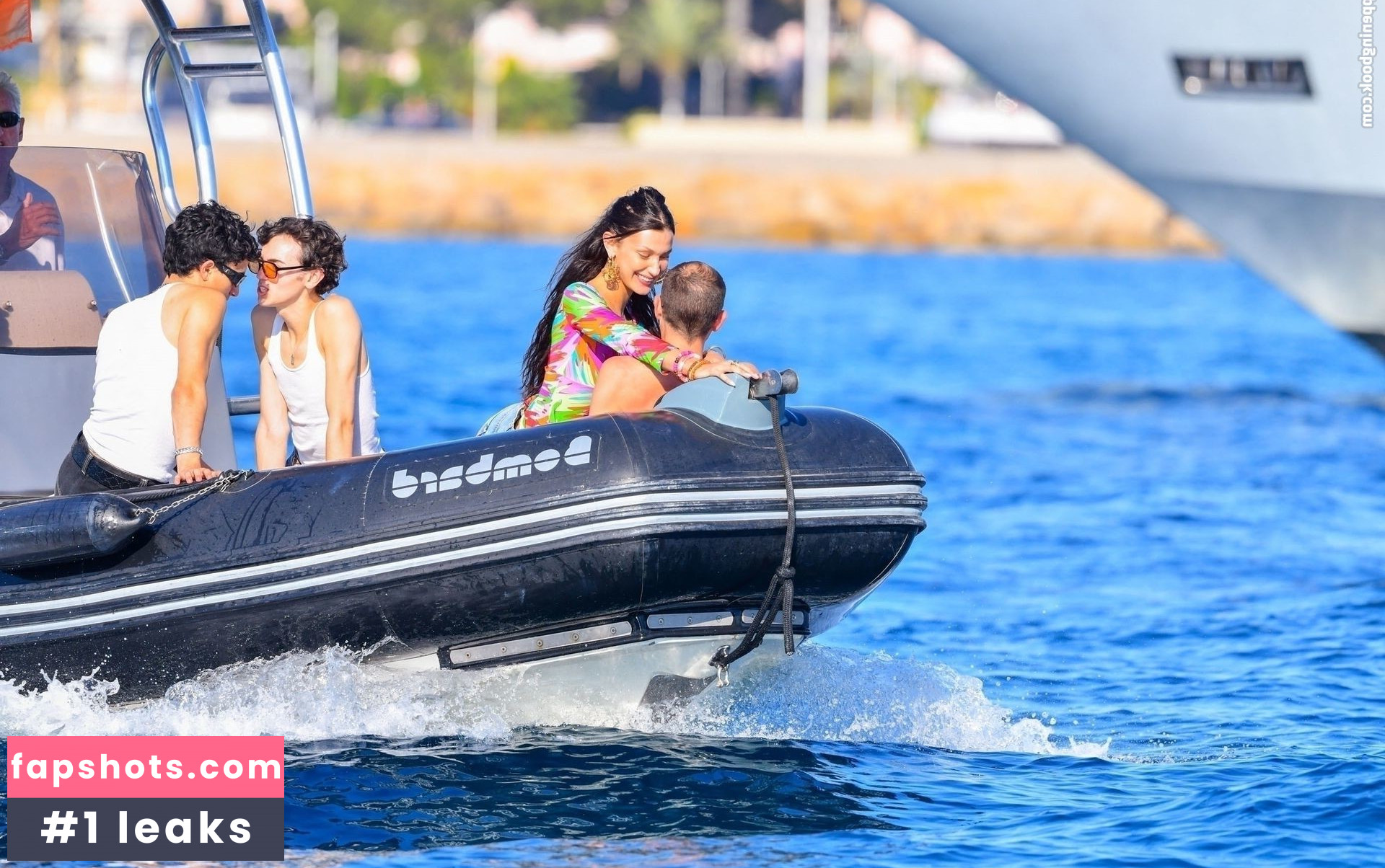 Bella Hadid gallery photo #903