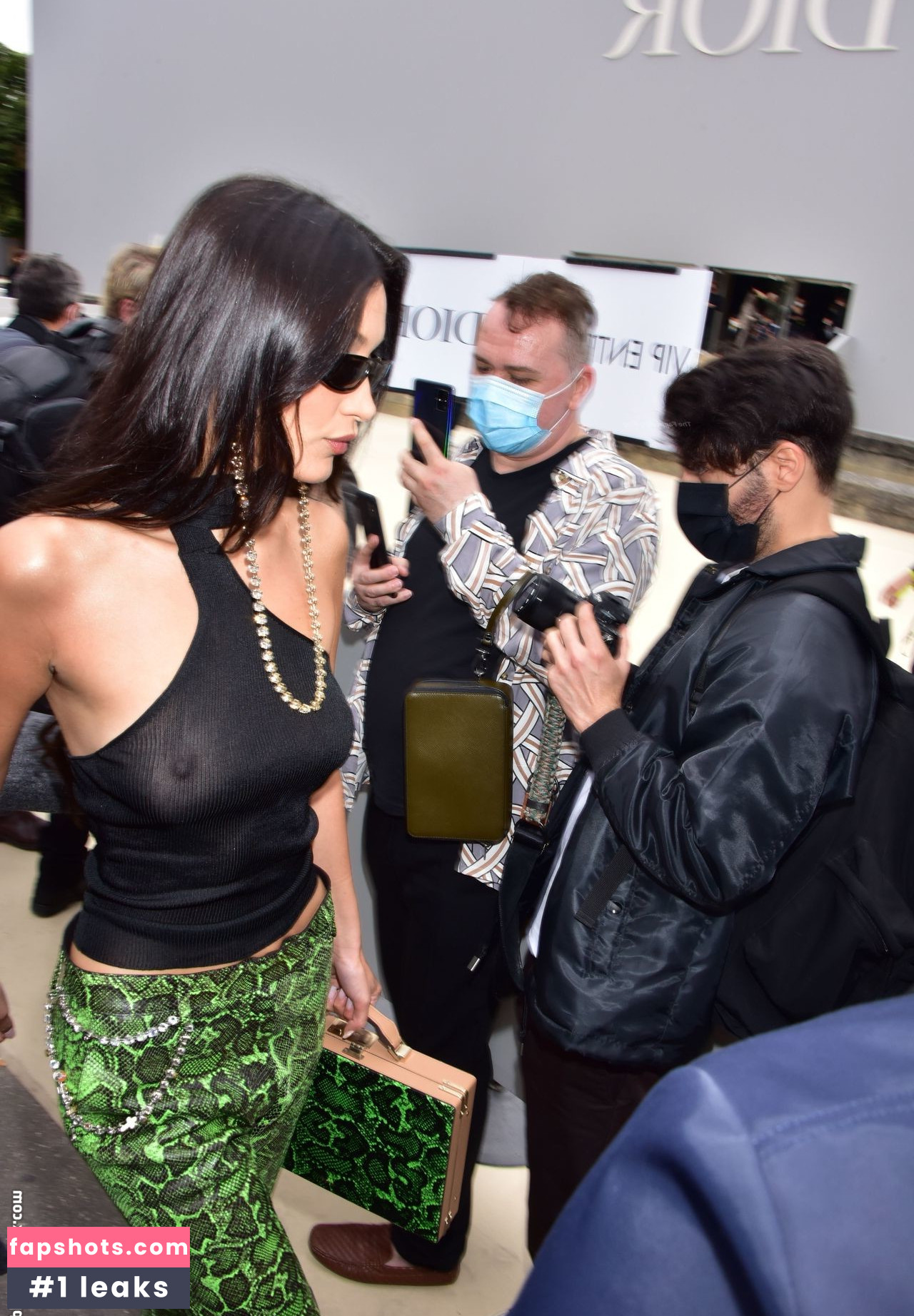 Bella Hadid gallery photo #989