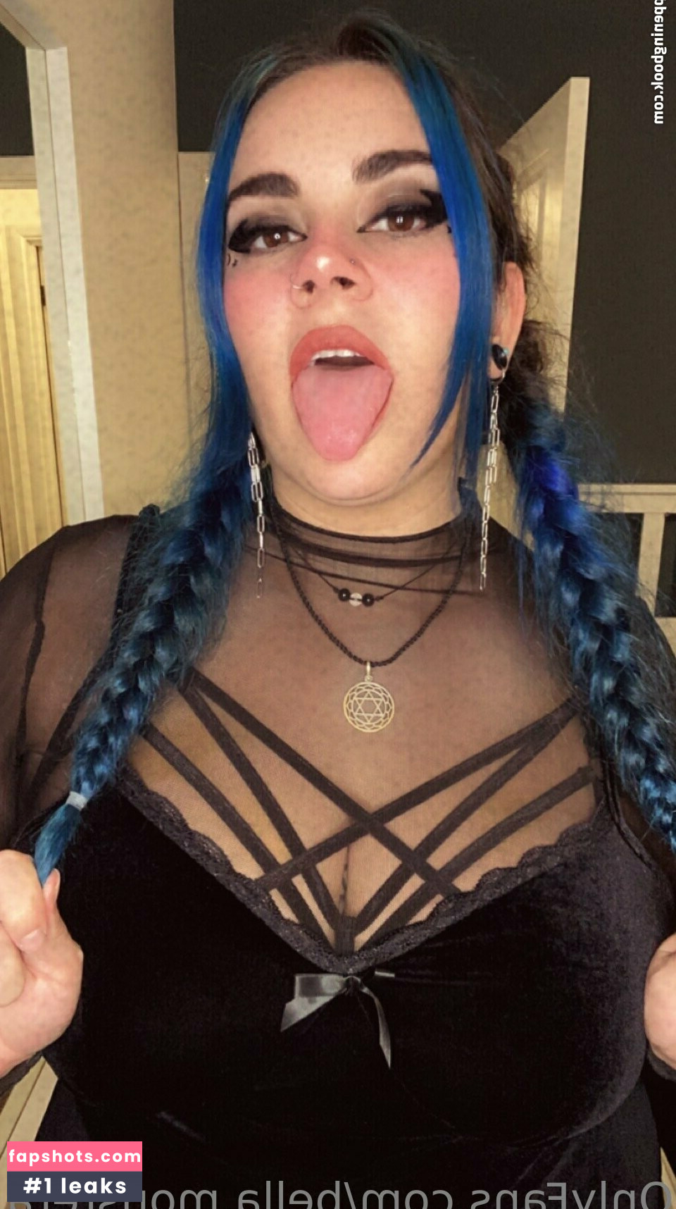 bella.monstera gallery photo #25