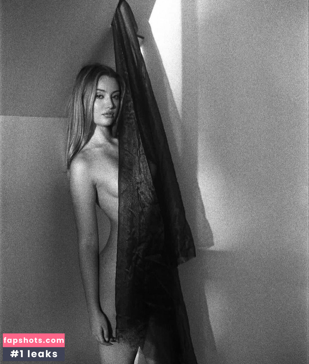 Bella Podaras gallery photo #2