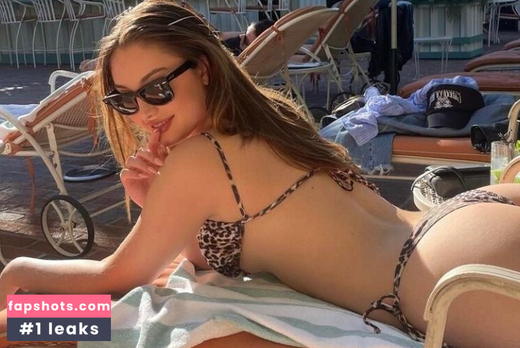 Bella Podaras gallery photo #19