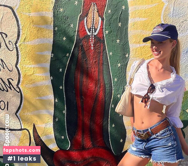 Bella Podaras gallery photo #10