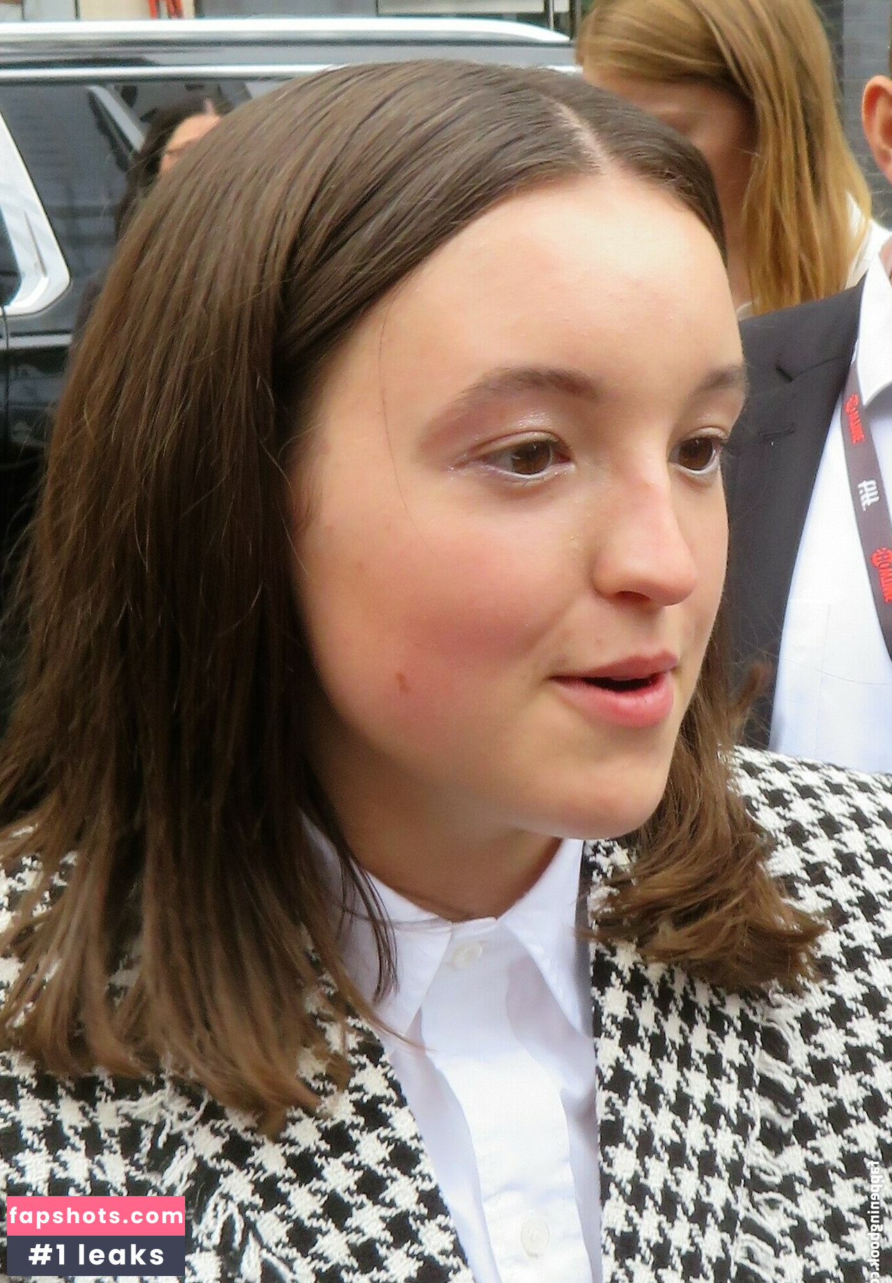 Bella Ramsey nude babe gallery