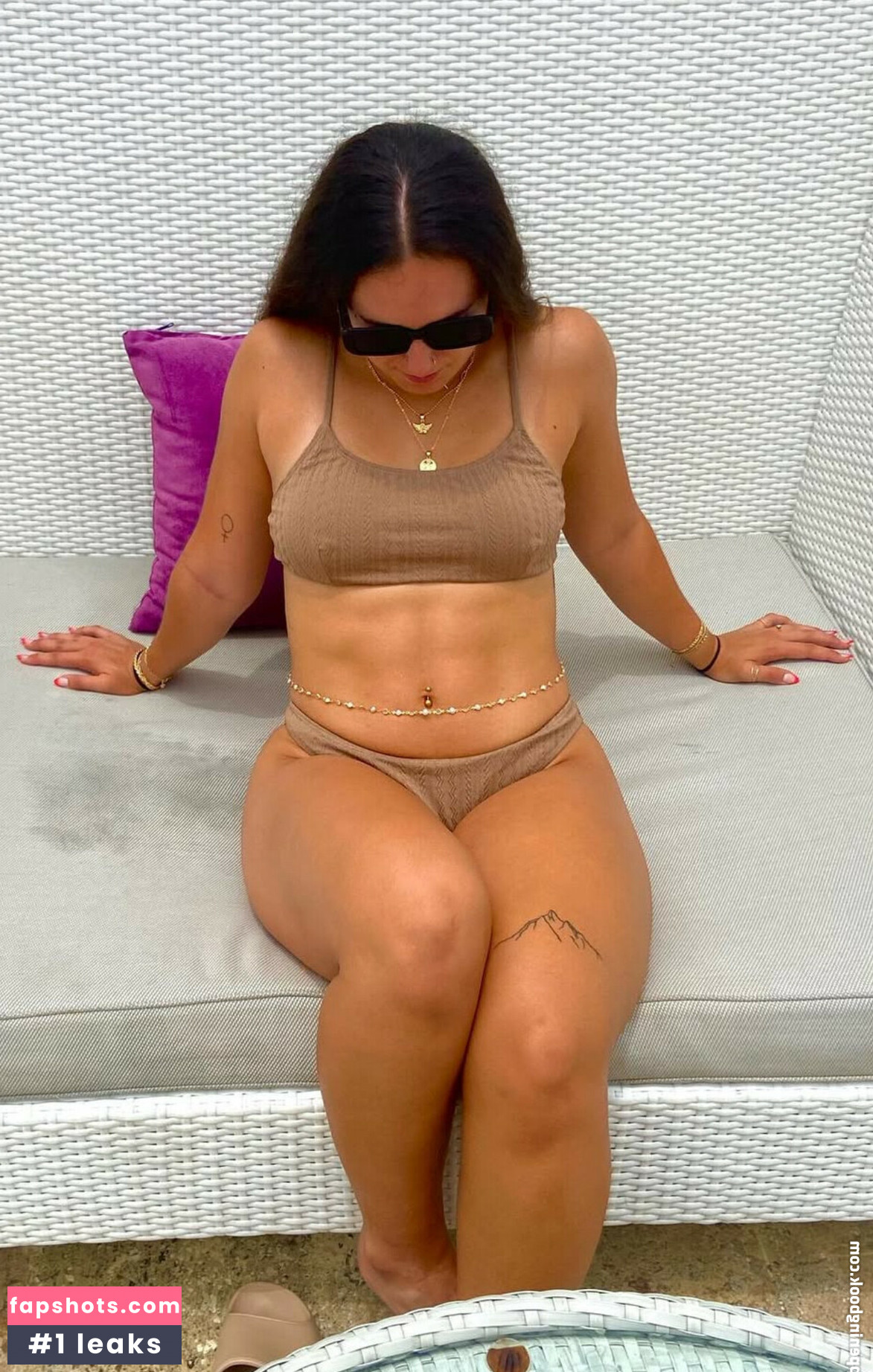 Bella Santry gallery photo #6