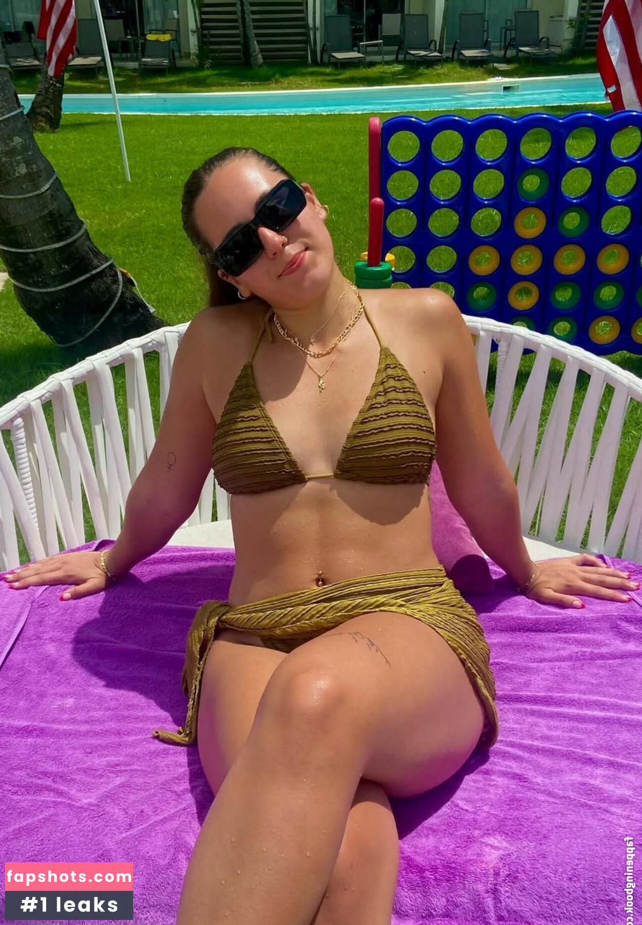 Bella Santry gallery photo #7