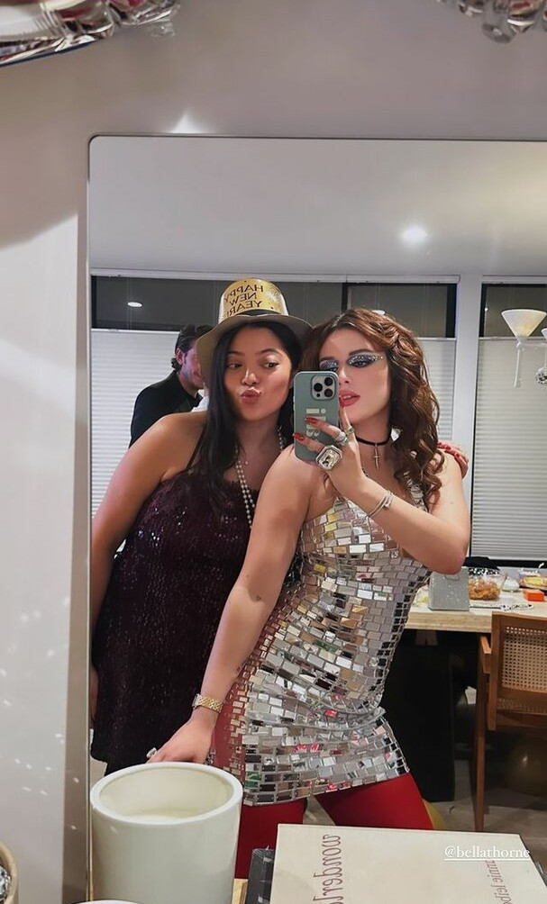 bella-thorne-16 gallery photo #2295