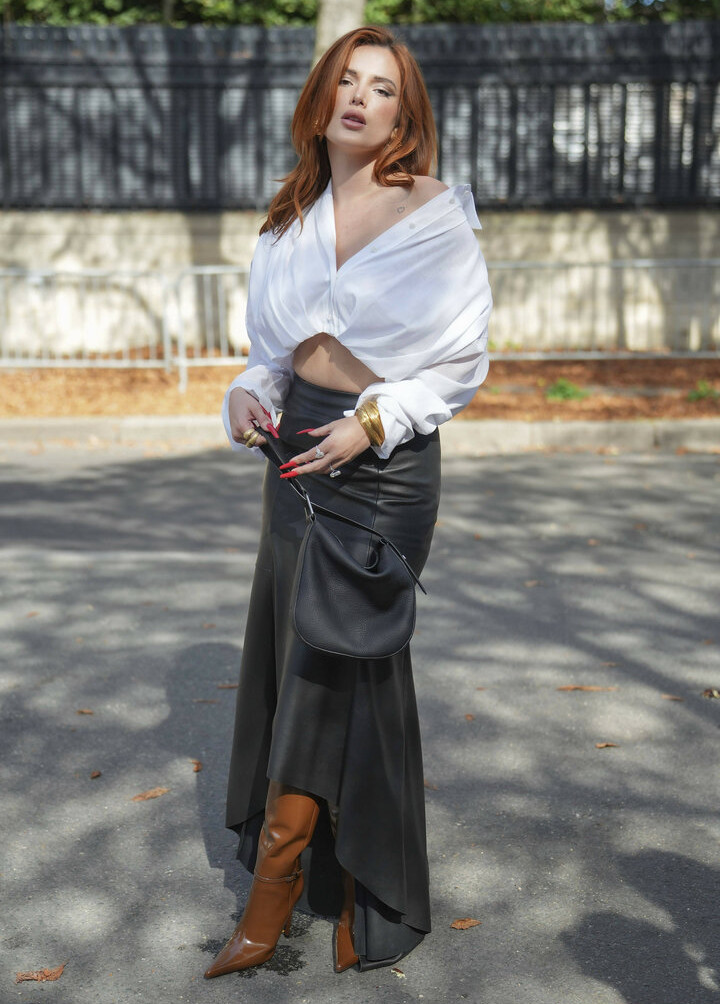 bella-thorne-16 gallery photo #2496