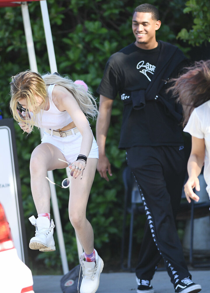 bella-thorne-16 gallery photo #3595