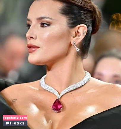 Bella Thorne gallery photo #1038