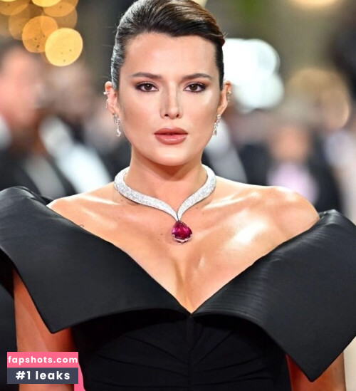 Bella Thorne gallery photo #1039