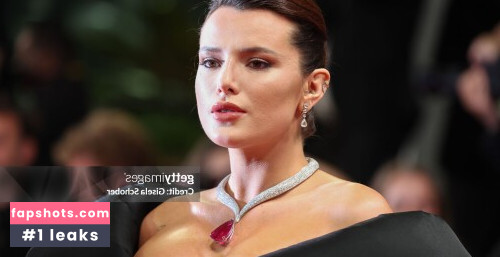 Bella Thorne gallery photo #1040