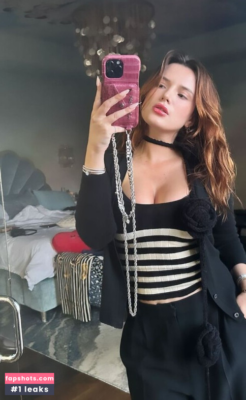 Bella Thorne gallery photo #1122