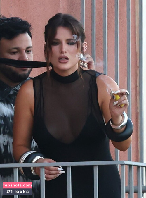 Bella Thorne gallery photo #1125