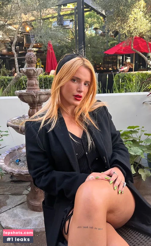 Bella Thorne gallery photo #1395