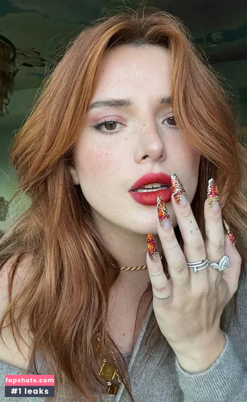 Bella Thorne gallery photo #1408