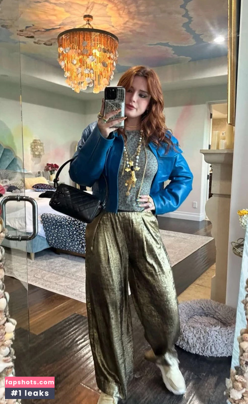 Bella Thorne gallery photo #1444