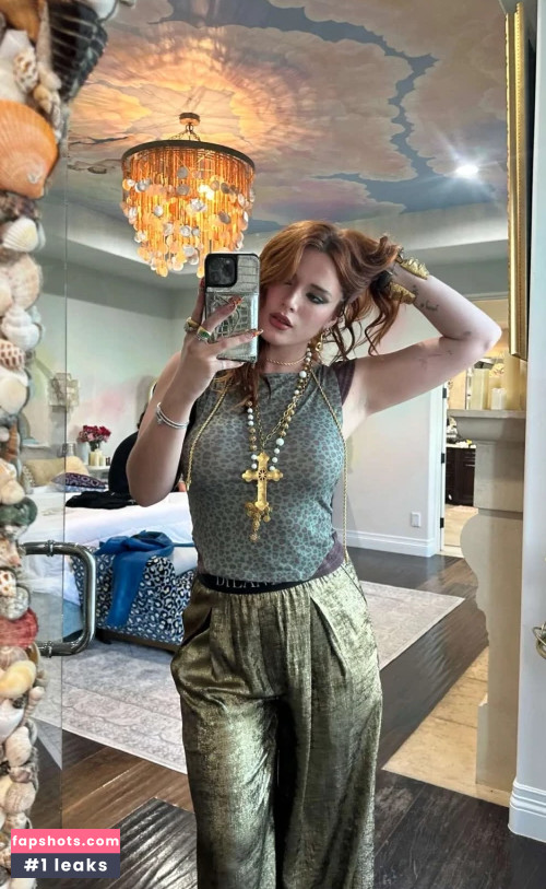 Bella Thorne gallery photo #1450