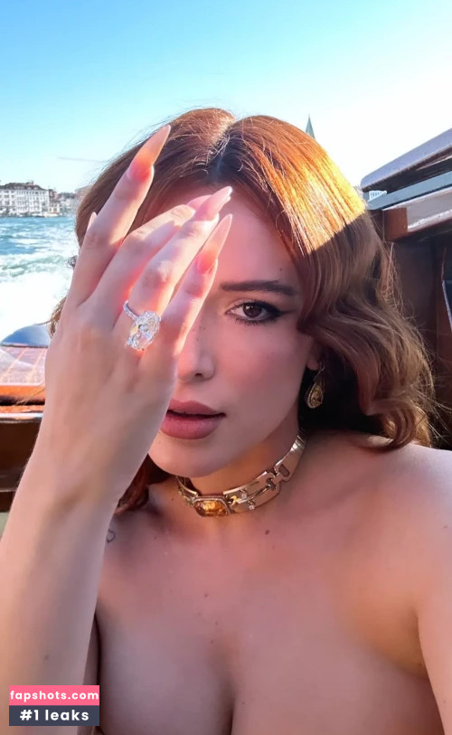 Bella Thorne gallery photo #1456