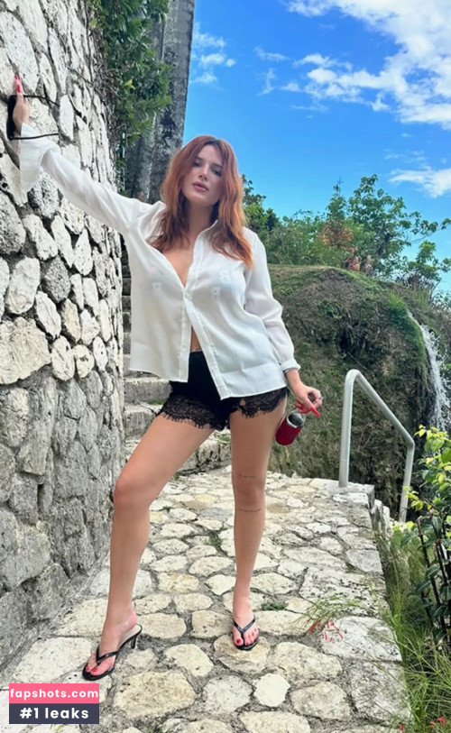 Bella Thorne gallery photo #1490