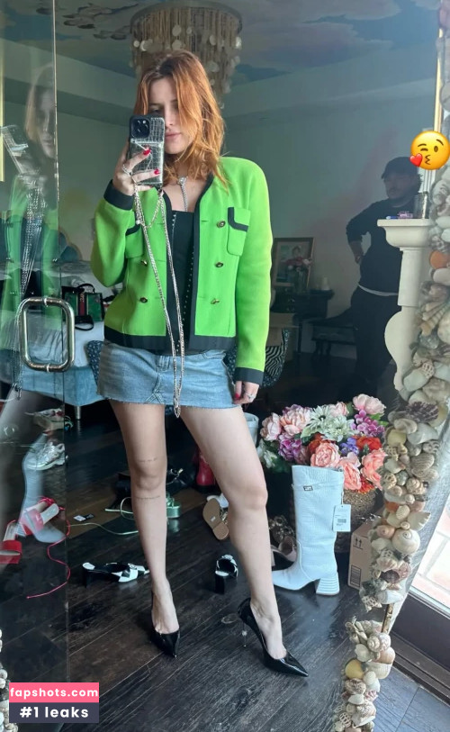 Bella Thorne gallery photo #1512