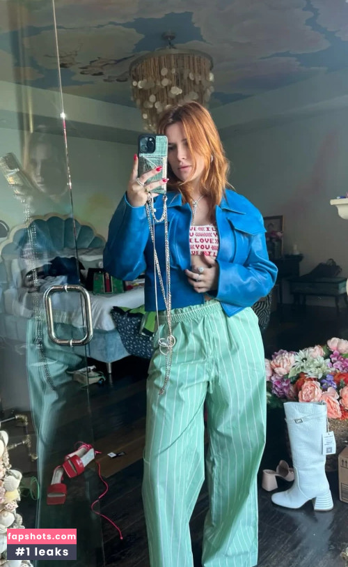 Bella Thorne gallery photo #1515