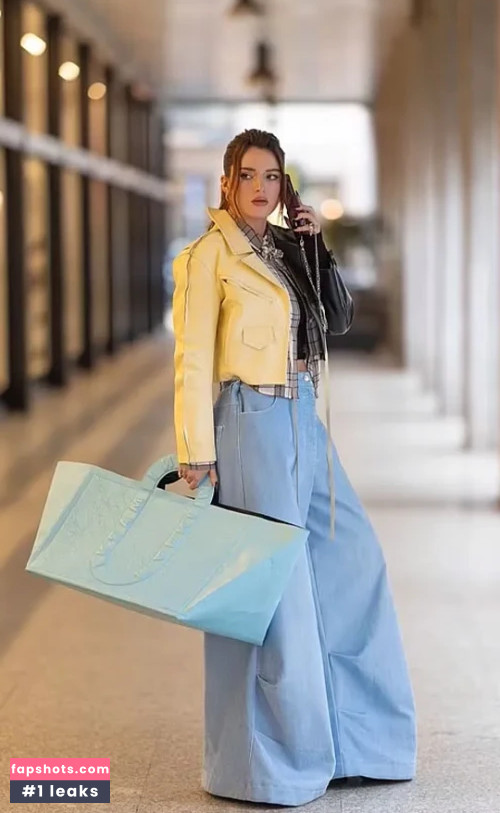 Bella Thorne gallery photo #1548