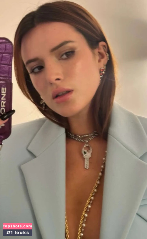 Bella Thorne gallery photo #1565