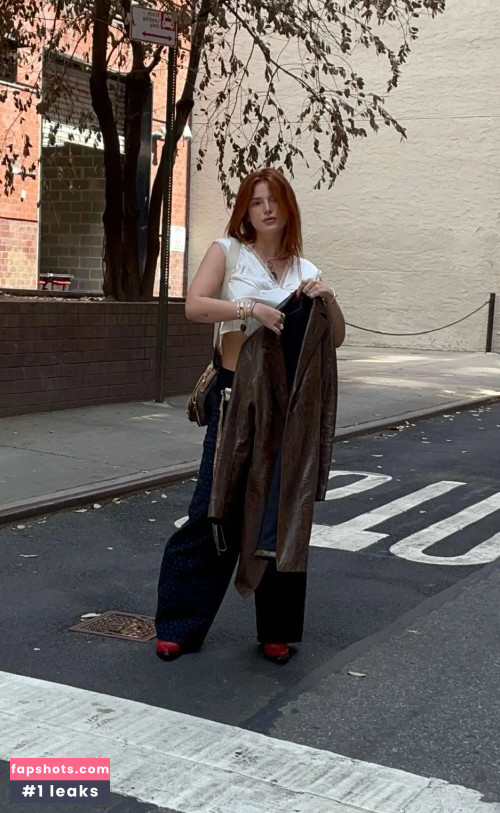 Bella Thorne gallery photo #1589