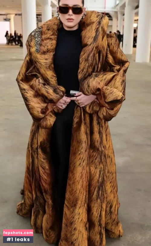 Bella Thorne gallery photo #1592