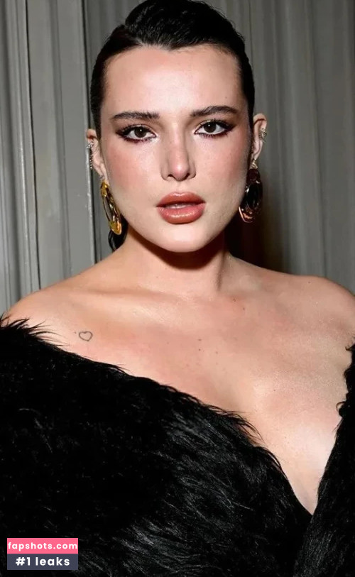 Bella Thorne gallery photo #1601