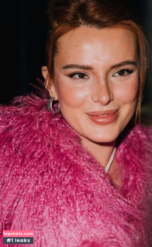 Bella Thorne gallery photo #1620