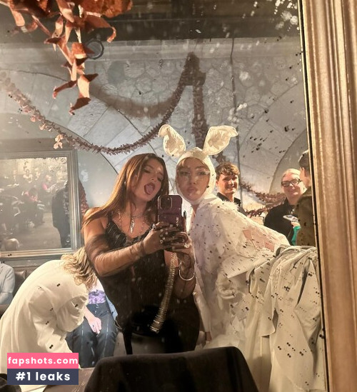 Bella Thorne gallery photo #1636